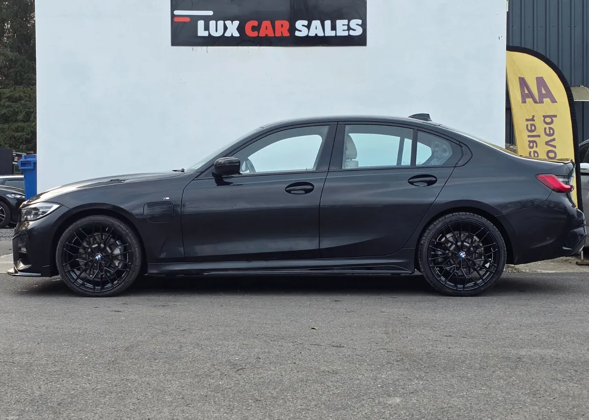 2021 BMW 330e M-SPORT PERFORMANCE SPEC // NEW NCT - Image 3