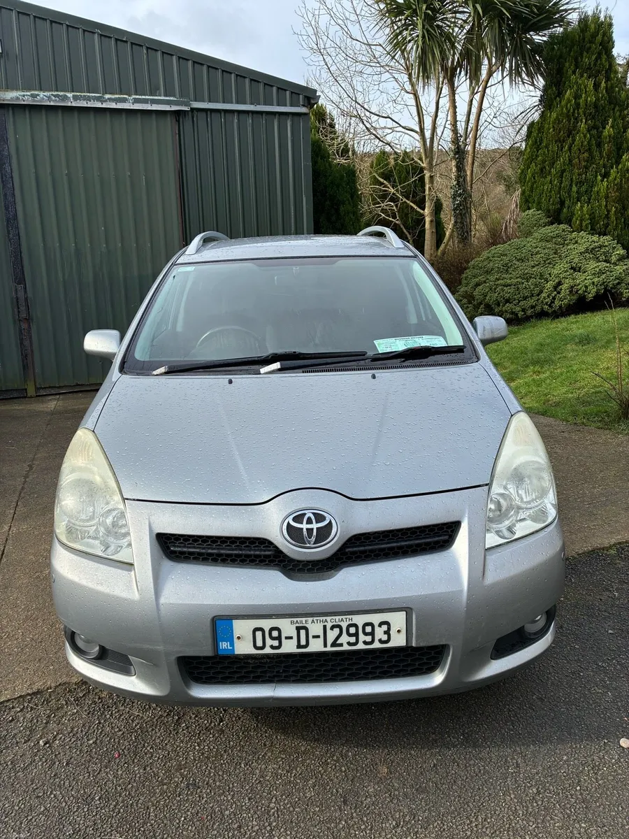 2009 Toyota verson - Image 1