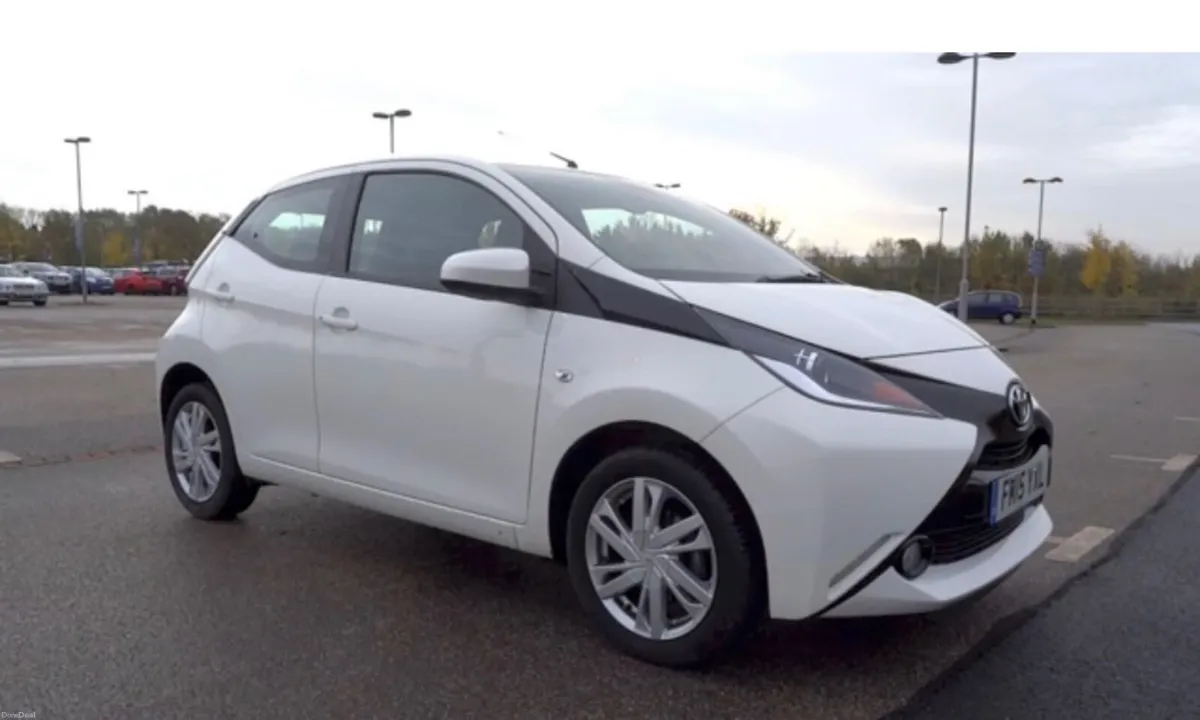 Aygo 2015 X-PLAY 1.0 *** REALLY LOW KM’S*** - Image 1