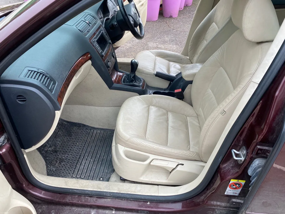 2011 SKODA OCTAVIA 1.6 DIESEL - Image 3