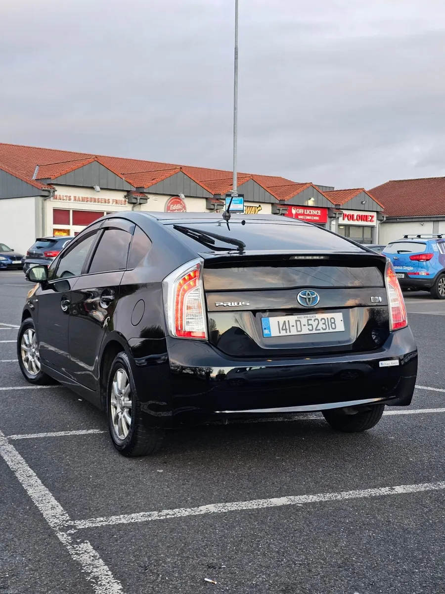 Toyota Prius 2014 - Image 2