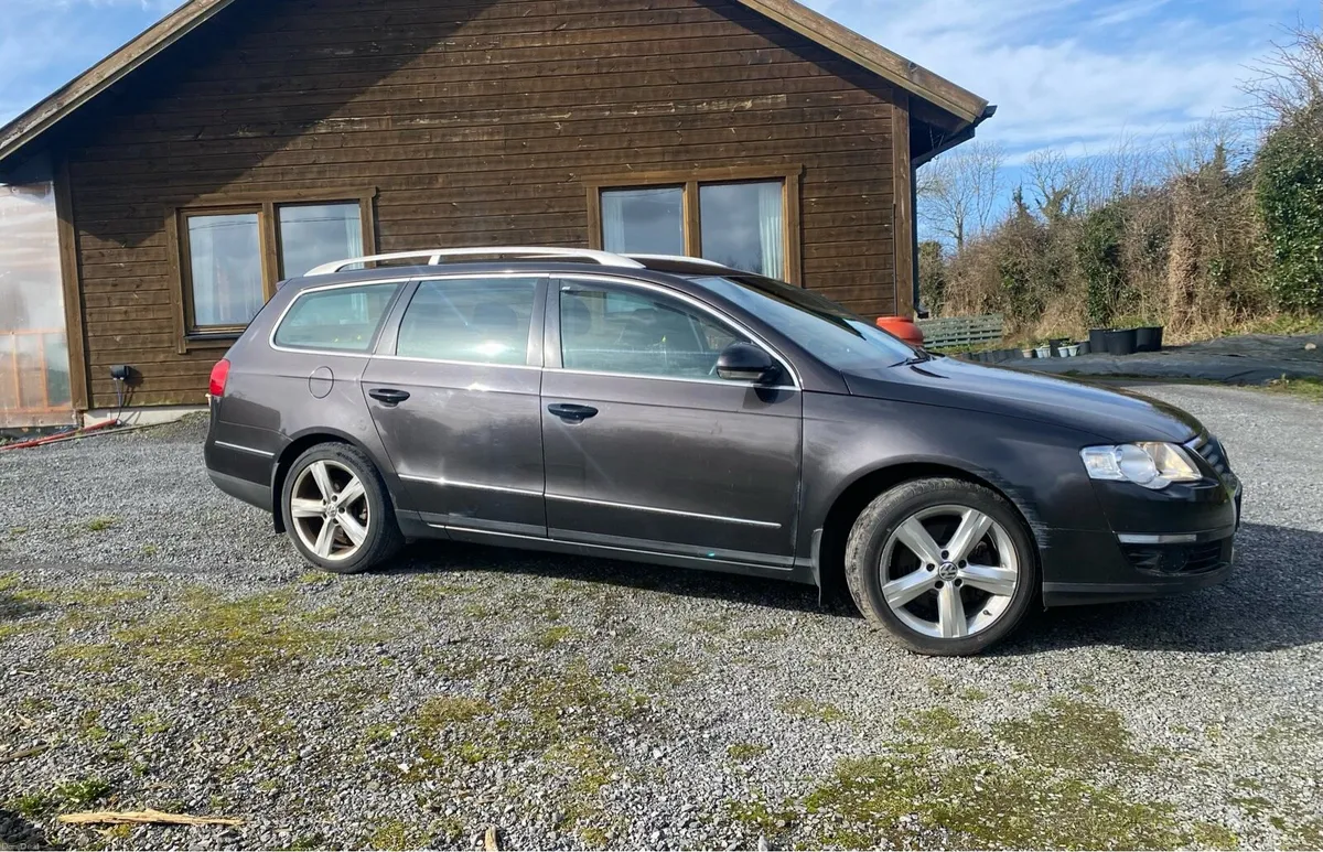 Volkswagen Passat - Image 2