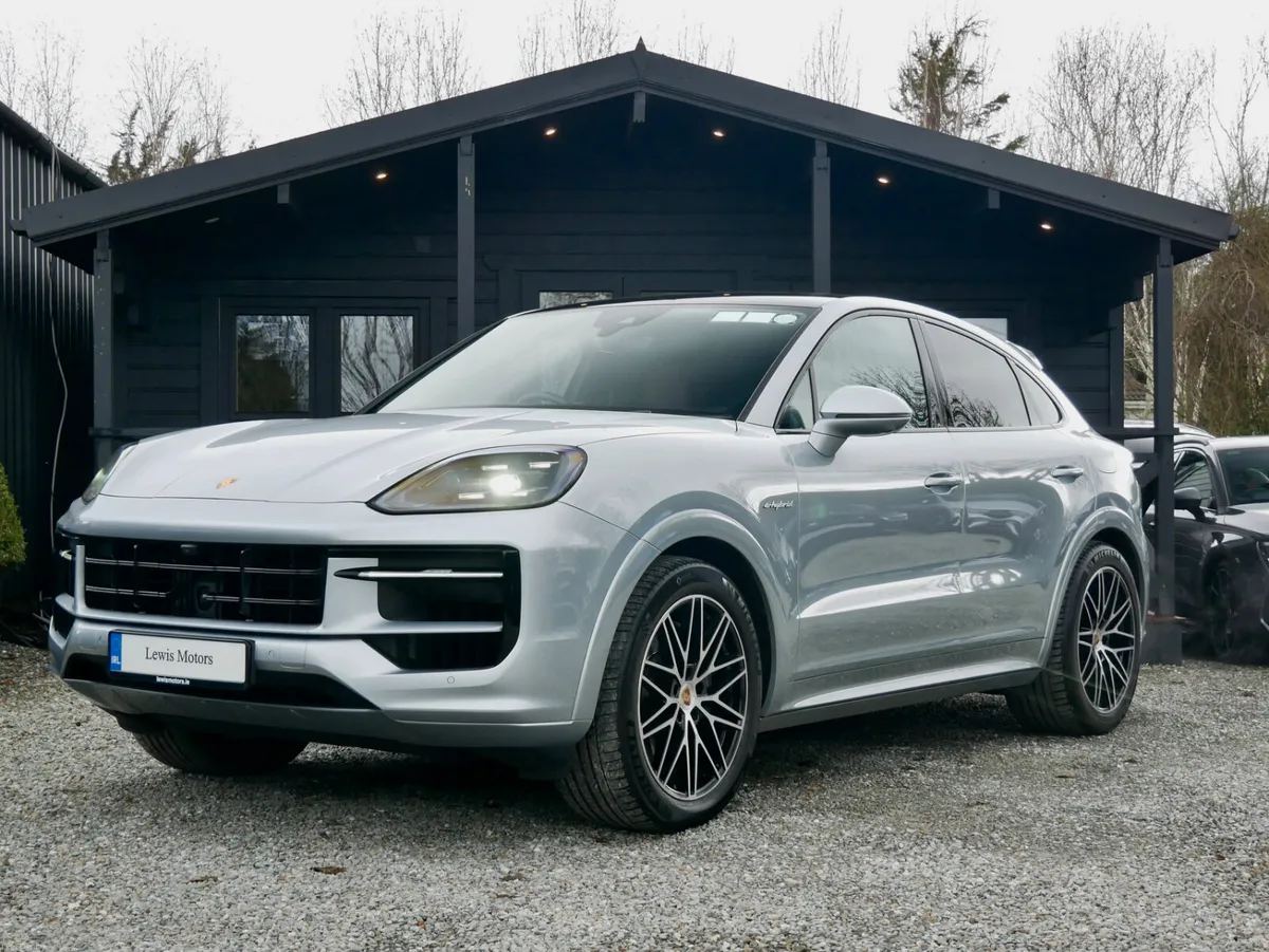 2024 Porsche Cayenne Coupe E-Hybrid - Image 3