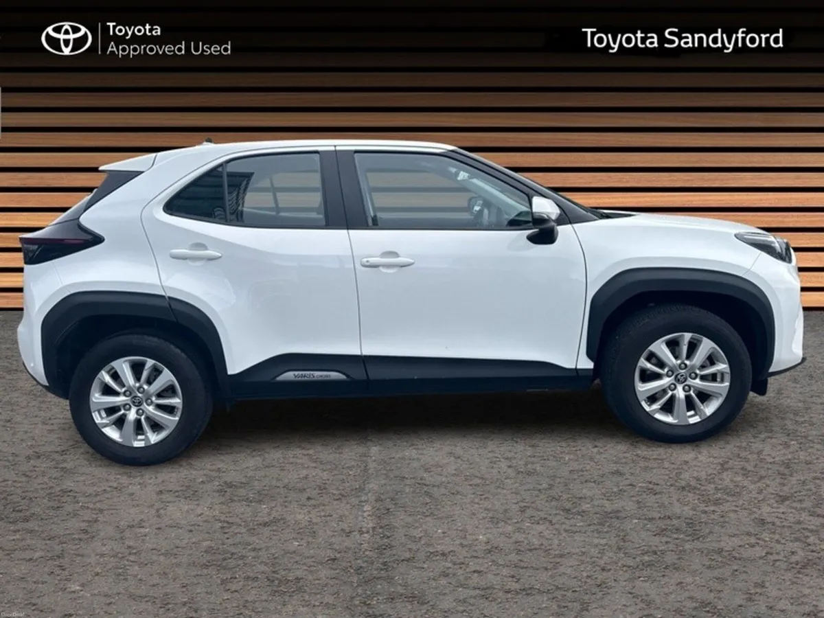 Toyota Yaris Cross LUNA HYBRID AUTOMATIC // REAR C - Image 3