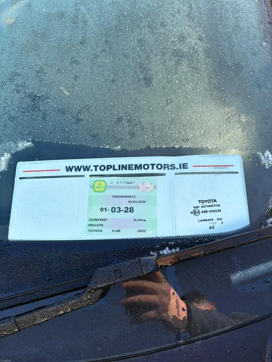 Toyota C-HR 2022//HYBRID//LOW KMS//LIKE NEW/// - Image 2