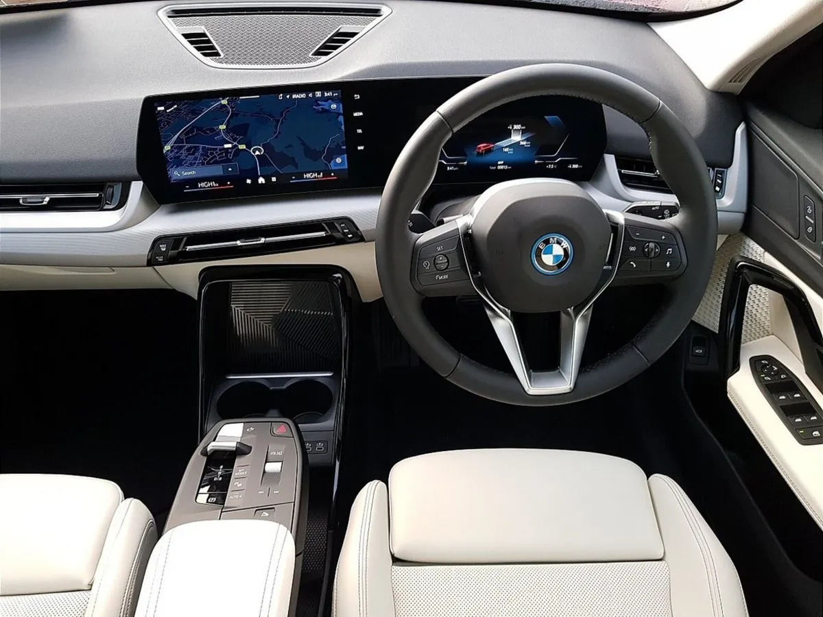BMW iX1 iX1 eDrive20 Sport - Image 5