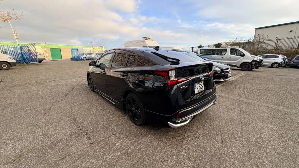 Toyota Prius Hybrid 2022 - Image 4