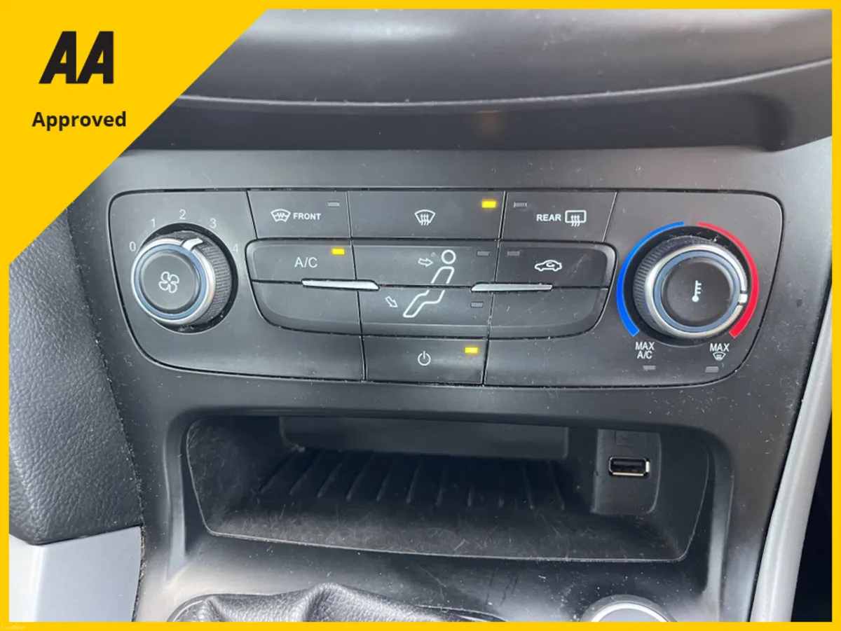 Ford Focus 1.0 ECOBOOST ZETEC  FREE DELIVERY - Image 4