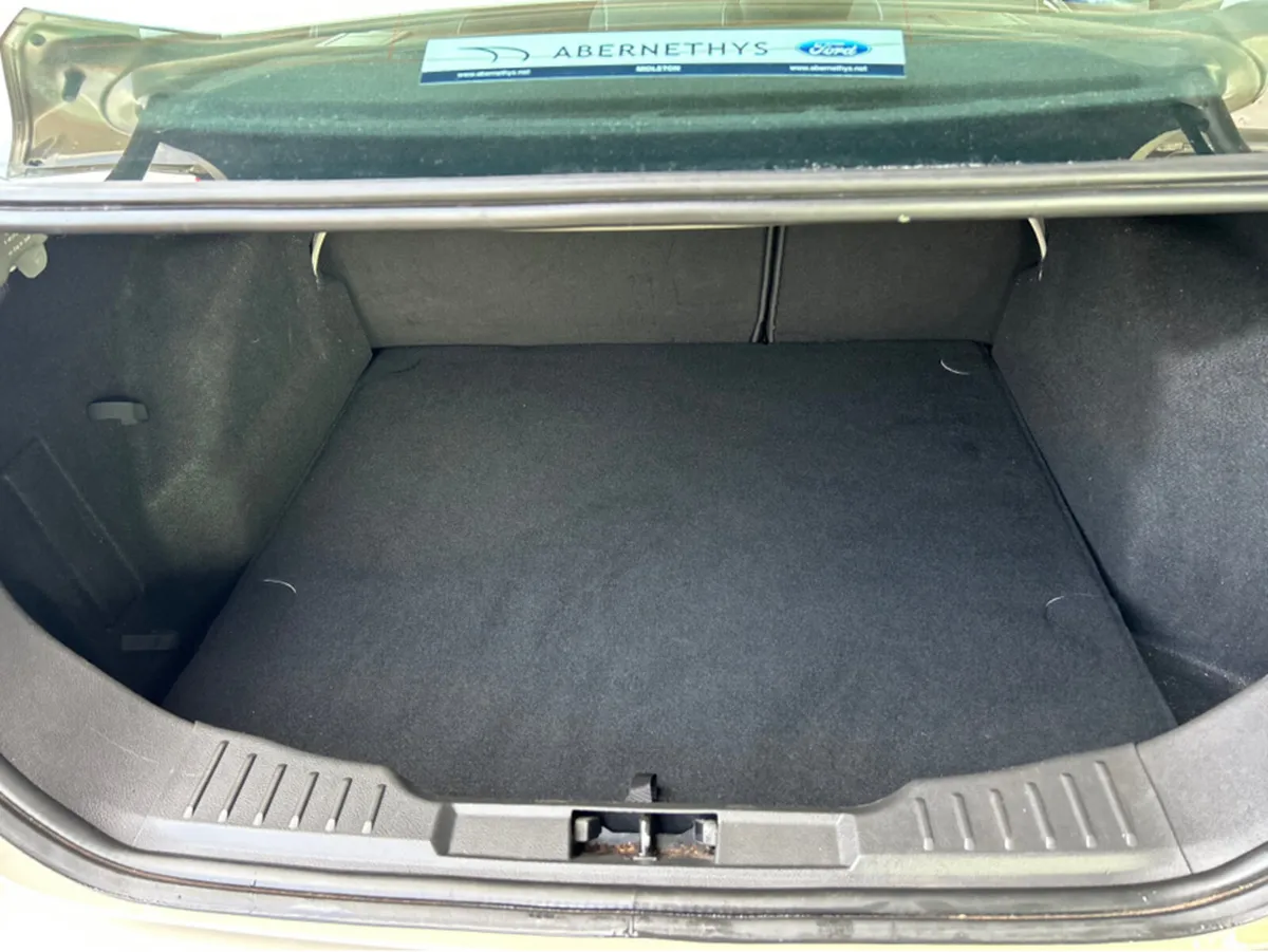 Ford Focus ZETEC 1.0 ECOBOOST 100PS 4DR - Image 3