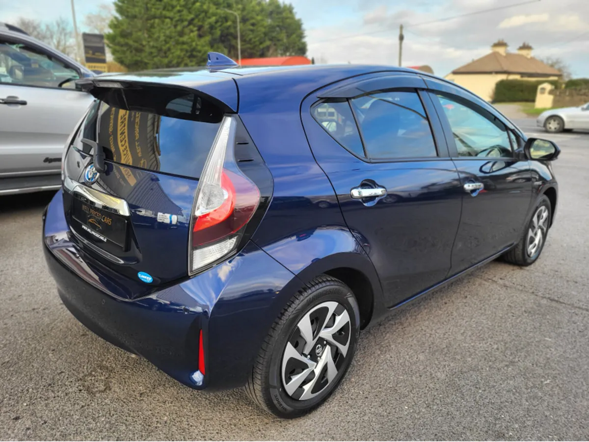 Toyota Aqua DAA-NHP10 - Image 2