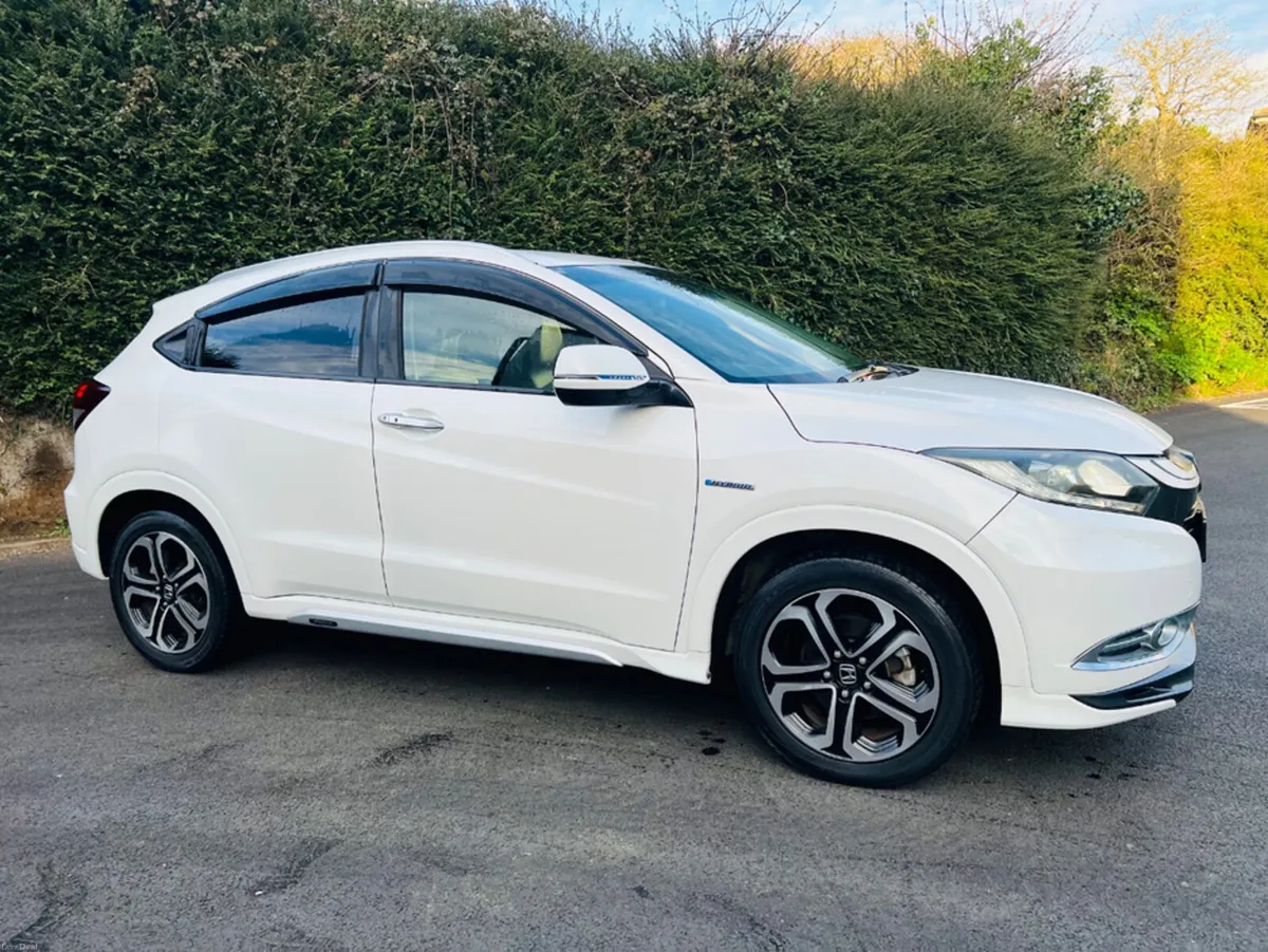 Honda Vezel DAA-RU3 - Image 3