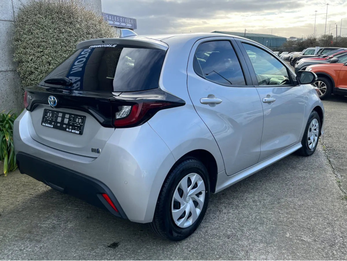 Toyota Yaris X AUTOMATIC HYBRID 1.5 PETROL //REVER - Image 4