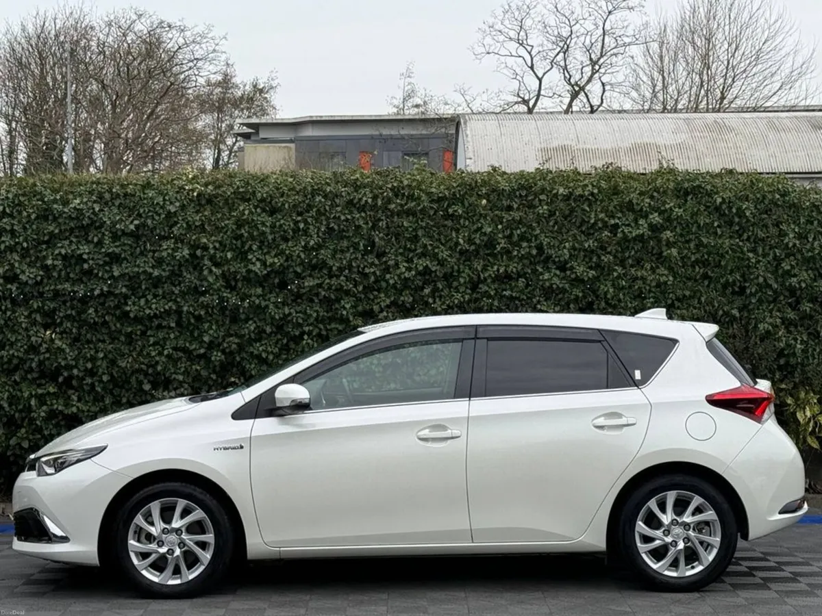 Toyota Auris 1.5 HYBRID // HALF LEATHER SEATS // B - Image 3
