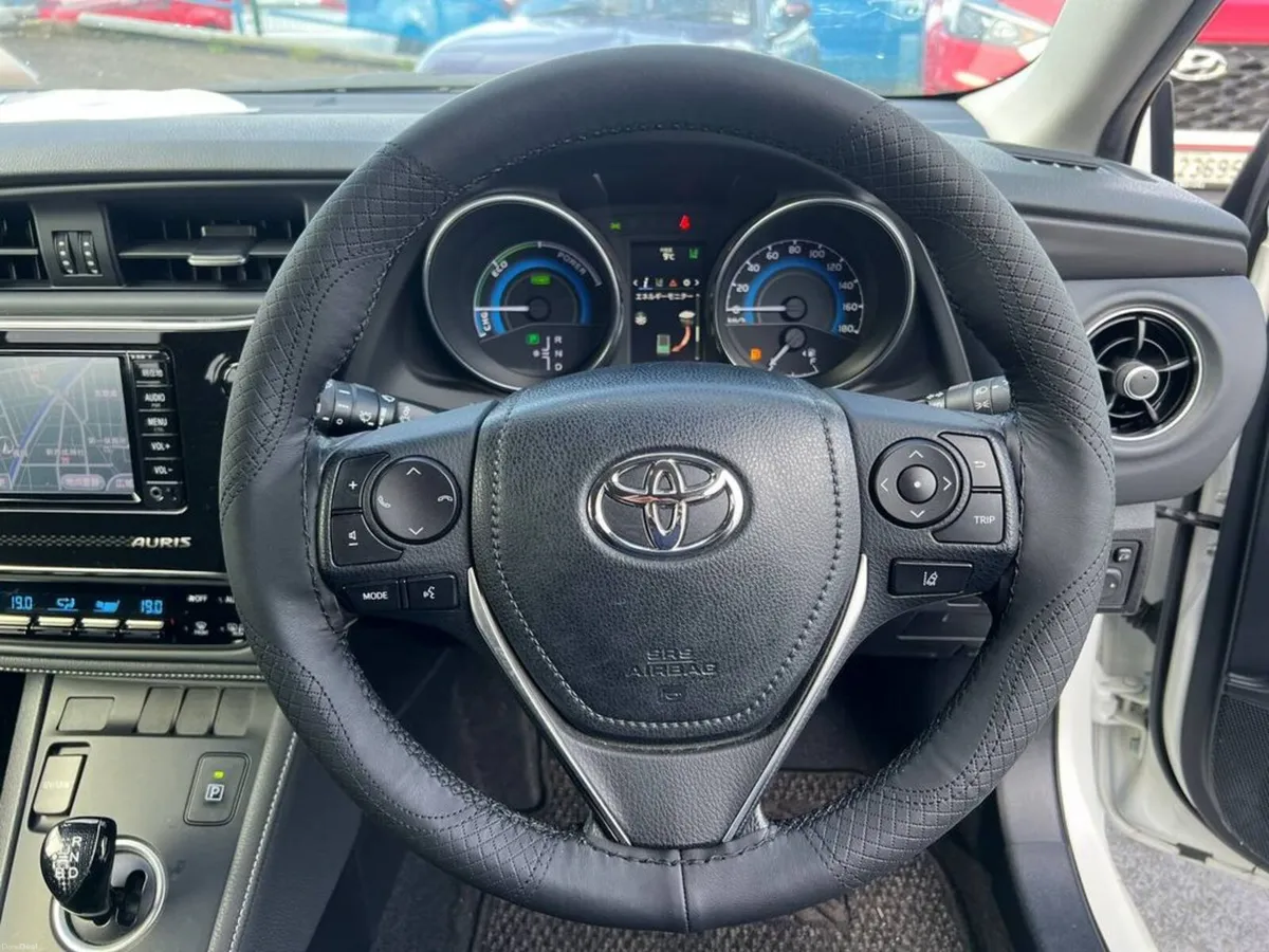 Toyota Auris 1.5 HYBRID // HALF LEATHER SEATS // B - Image 4