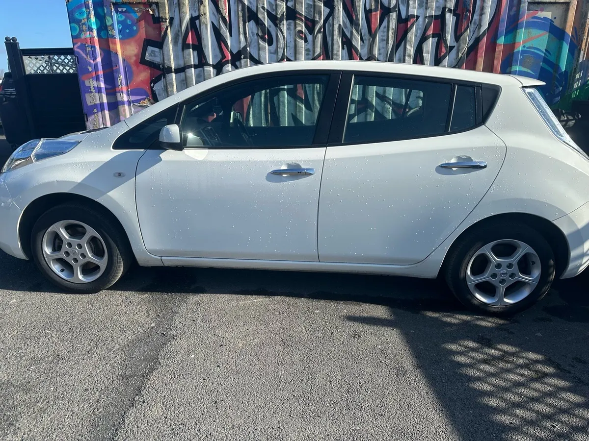 2016 Nissan Leaf low kms like new - Image 3