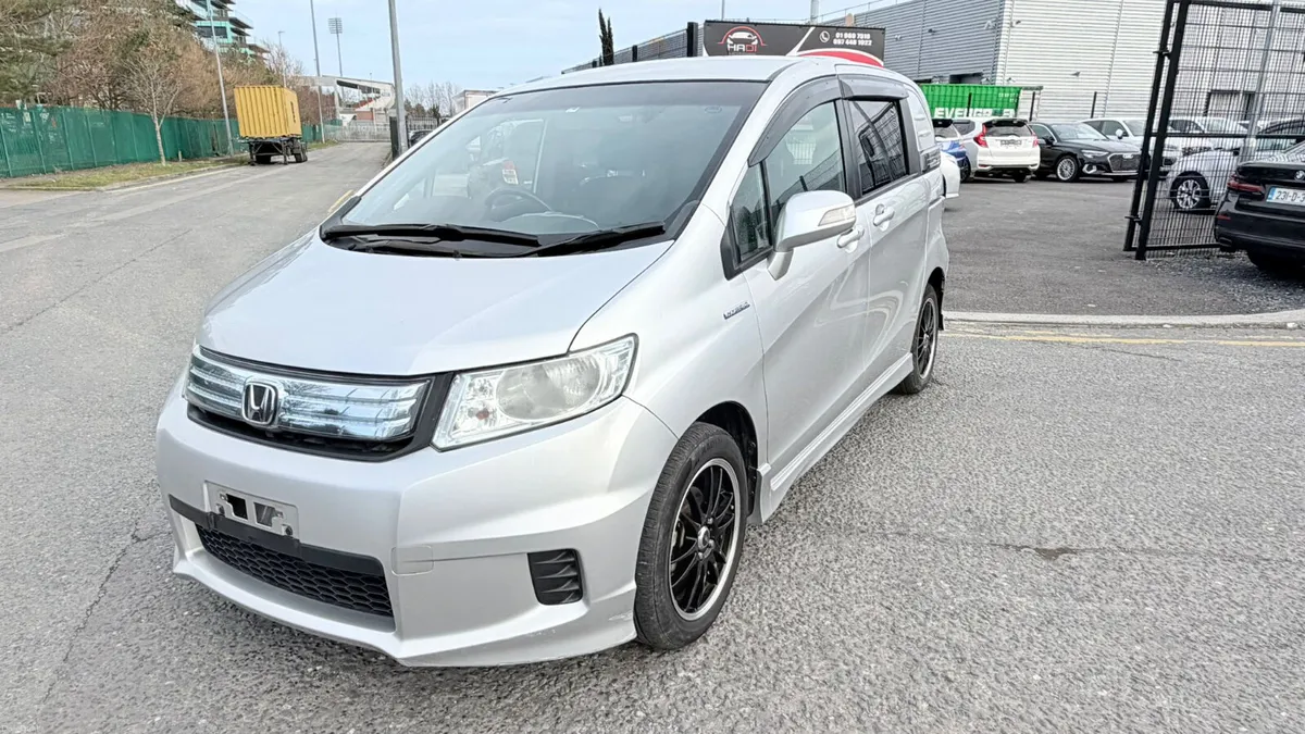 Honda Freed spike 2013 Hybrid - Image 2