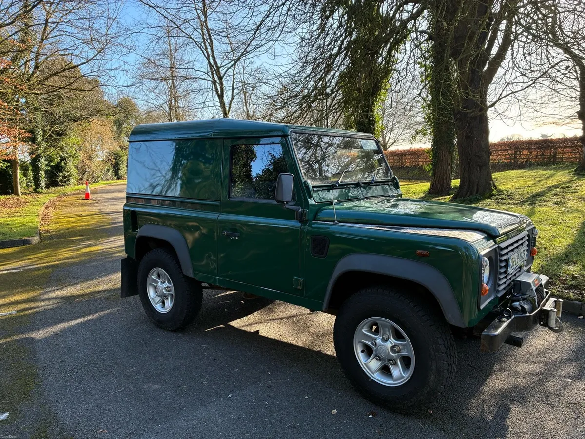 Land Rover Defender 90 - Image 5