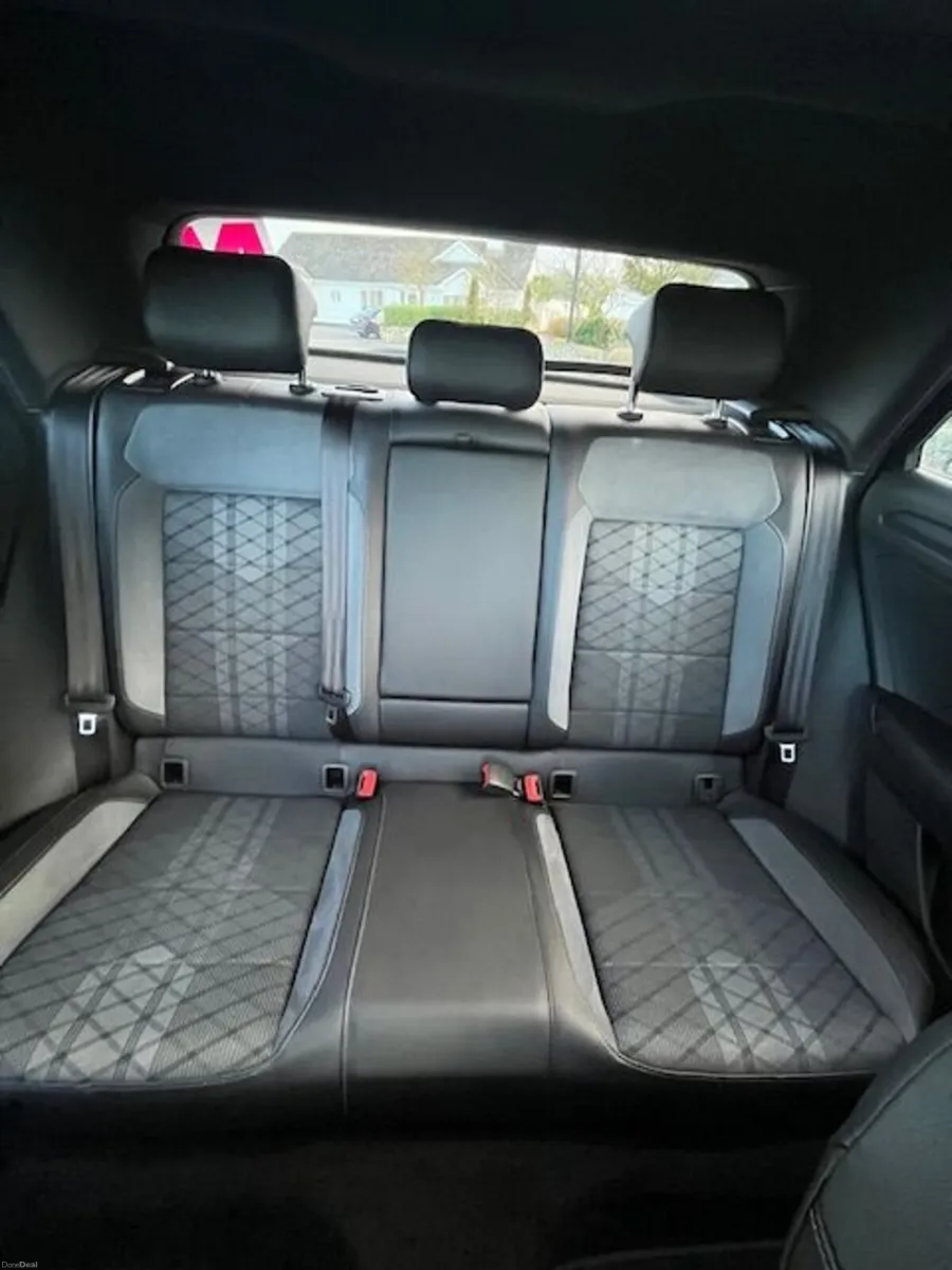 Volkswagen T-Roc 2023 - Image 4