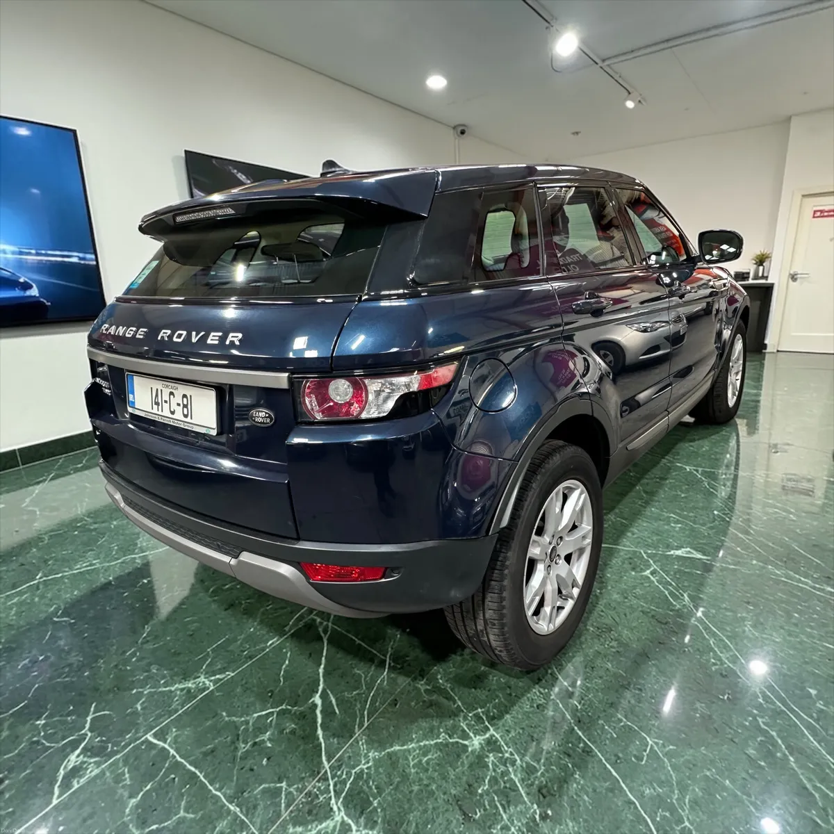 Range Rover Evoque 2.2 TD4 150HP 4WD PURE TECH - Image 4