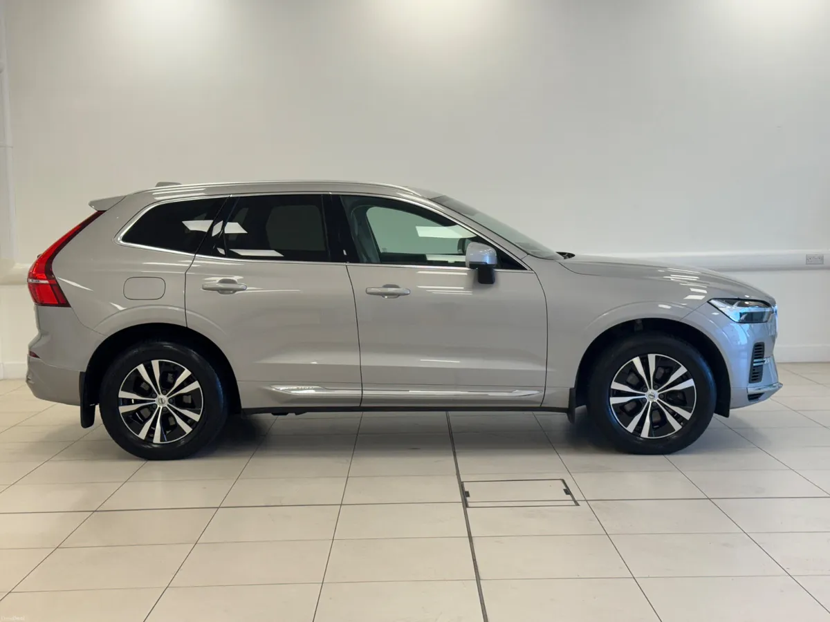 Volvo XC60 2022 - Image 3