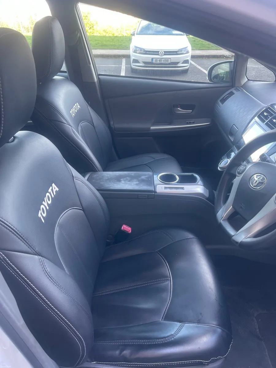 Toyota prius seven seater for quick sale - Image 3