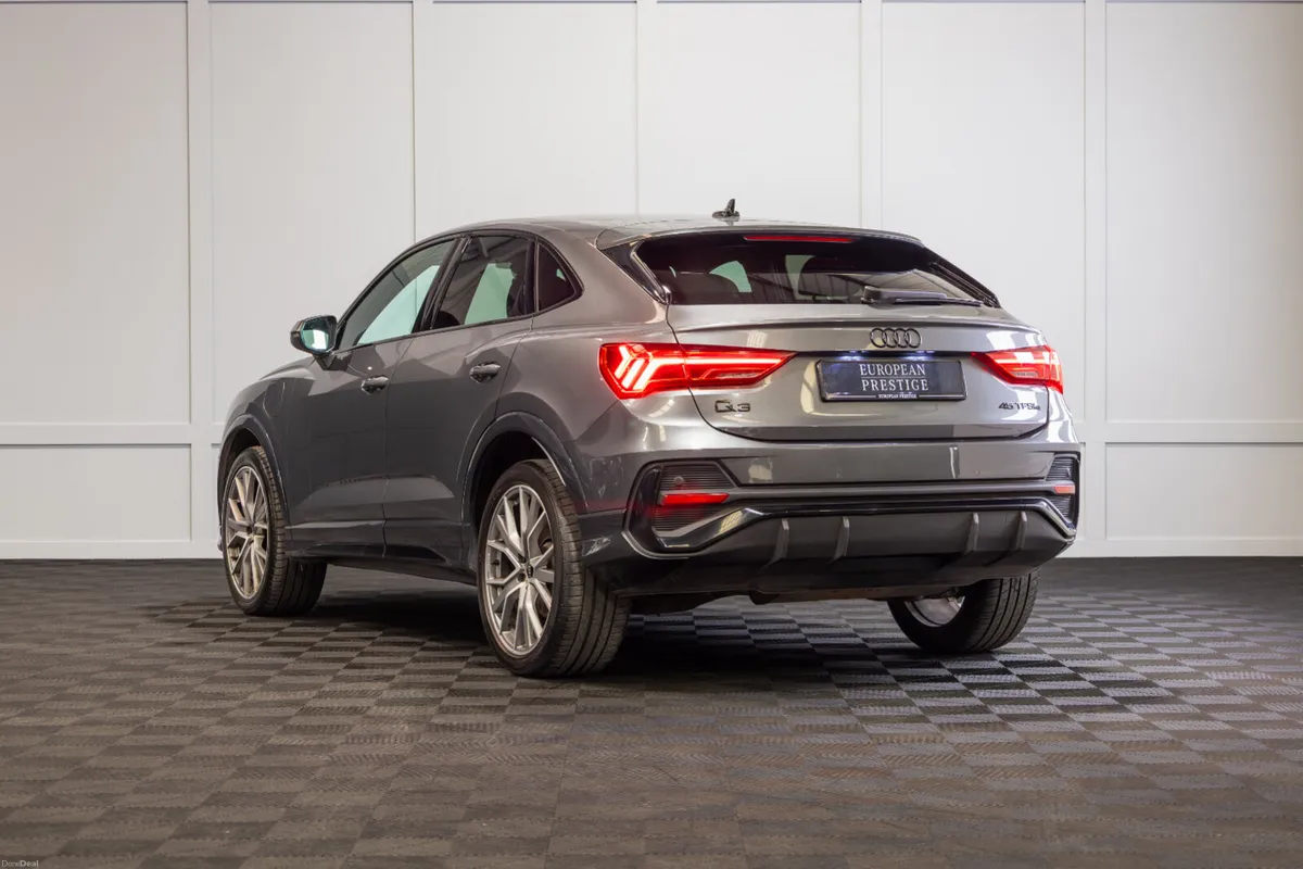 232 Audi Q3 45TFSIe S-Line - Image 4
