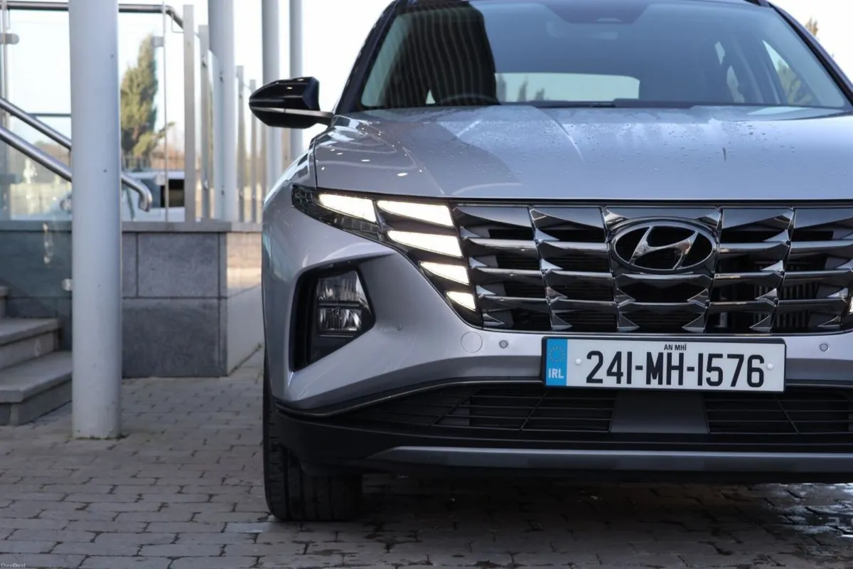 Hyundai Tucson 2WD Executive Plus - Image 3