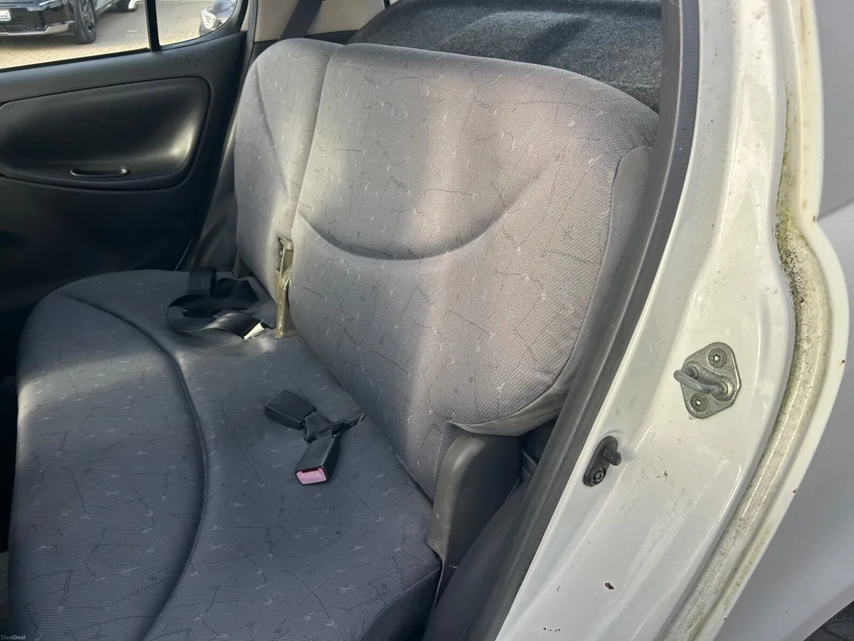 Toyota Yaris 1999 - Image 3