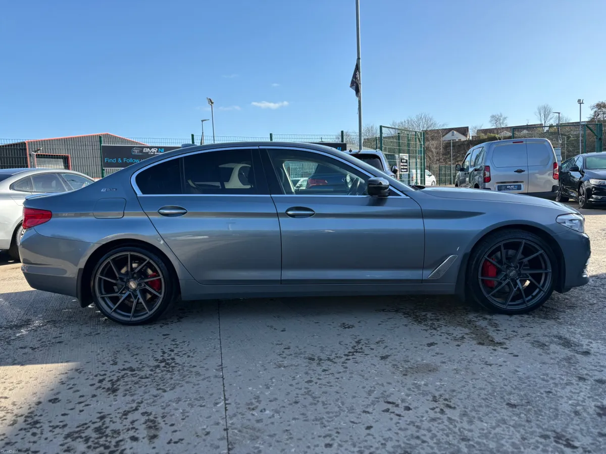 2018 BMW 530E AUTO HYBRID - Image 4