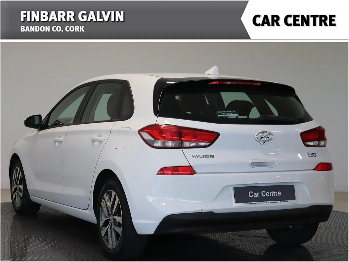 Hyundai i30  Deluxe - Image 2