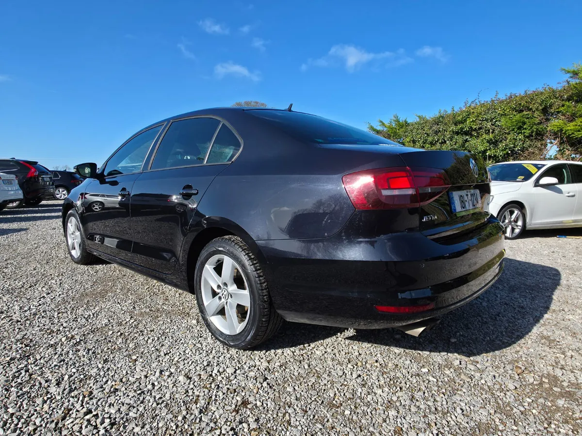 Volkswagen Jetta 2018 - Image 3