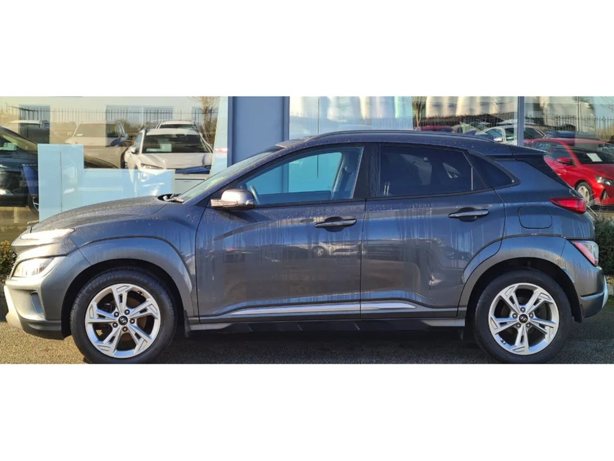 Hyundai KONA KAUAI EXECUTIVE 5DR PETROL - Image 3