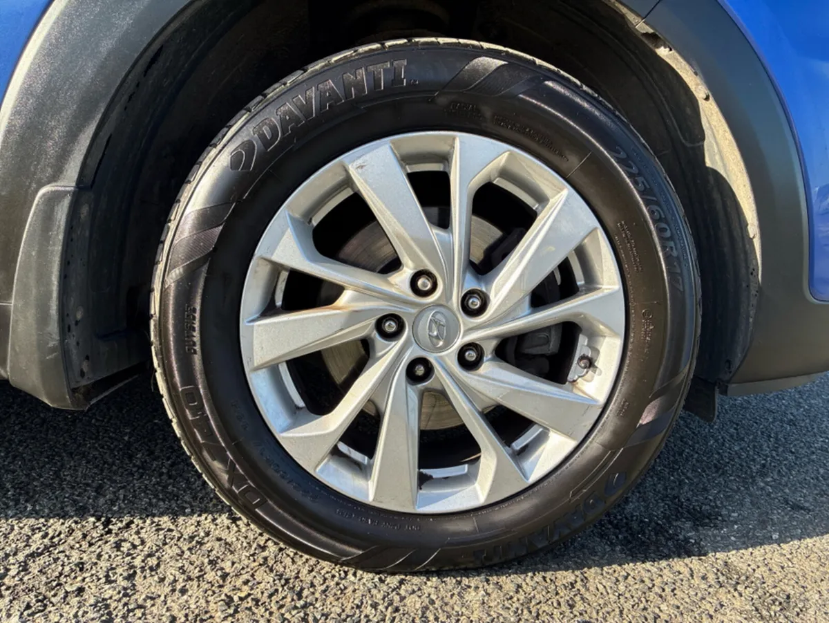 Hyundai Tucson Comfort Plus Manual Diesel - Image 5