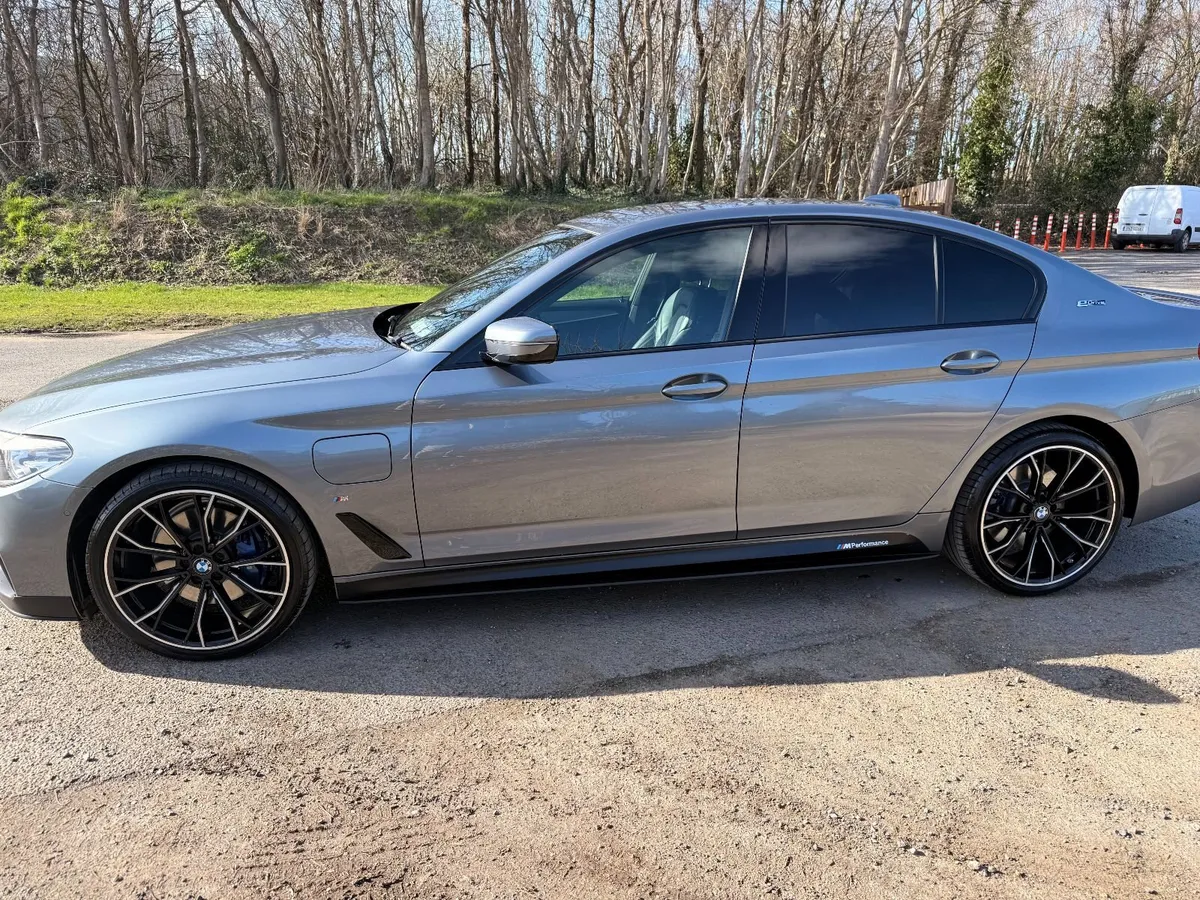 BMW M-Sport 5-Series 2018 / 530e Hybrid - Image 3