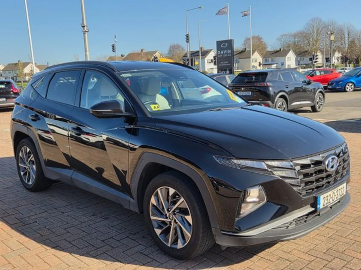 Hyundai Tucson ix35 Executive 5DR - Image 1