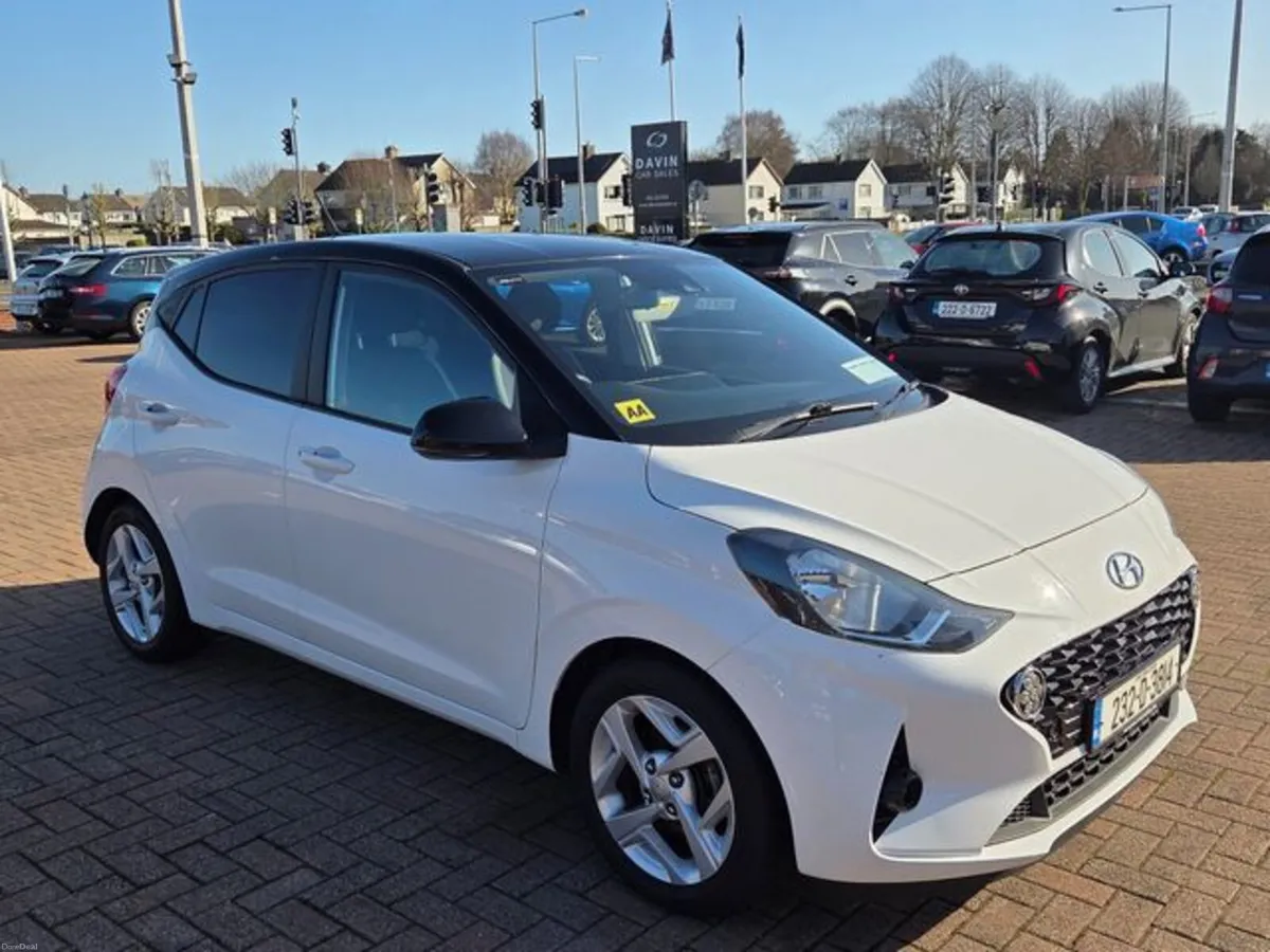Hyundai i10 Deluxe Plus 2tone 5DR - Image 3