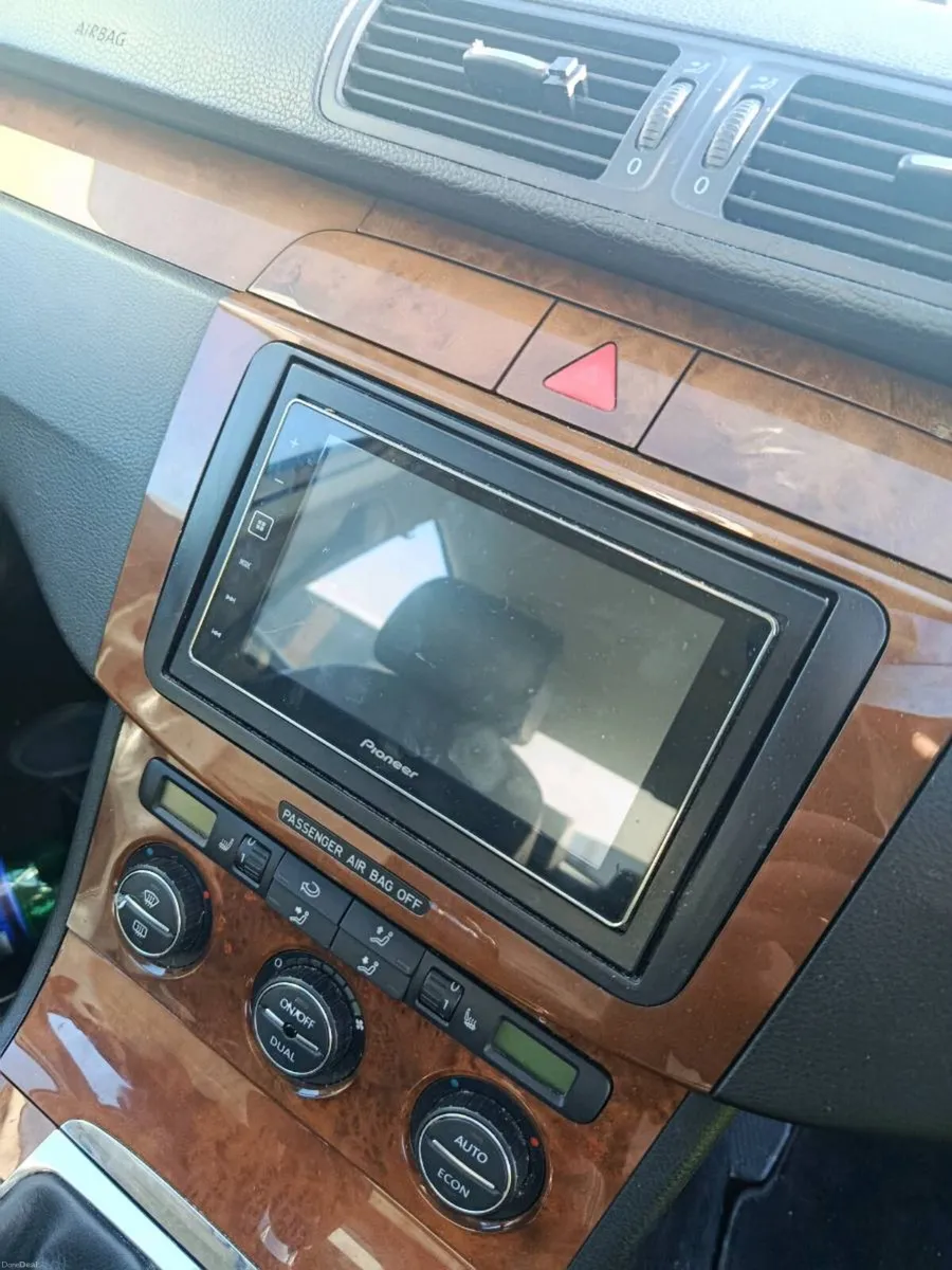 Volkswagen Passat B6 - Image 2