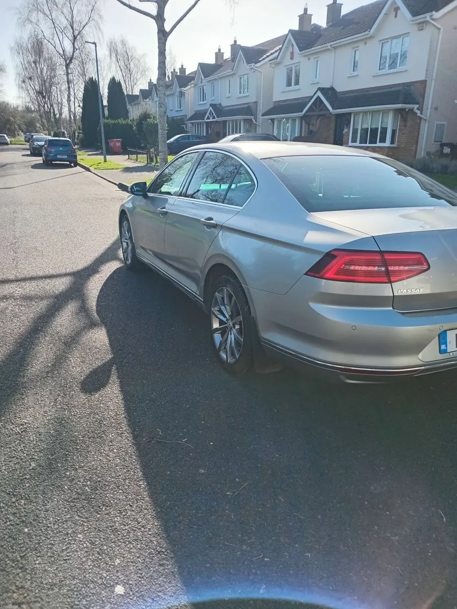 Volkswagen Passat 2016 - Image 2