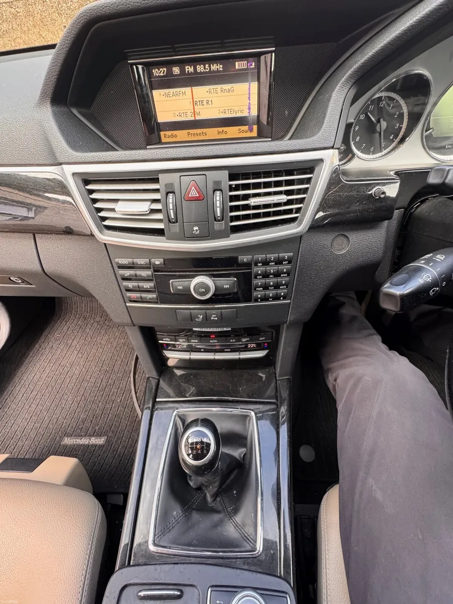 Mercedes-Benz E-Class 2010 - Image 2