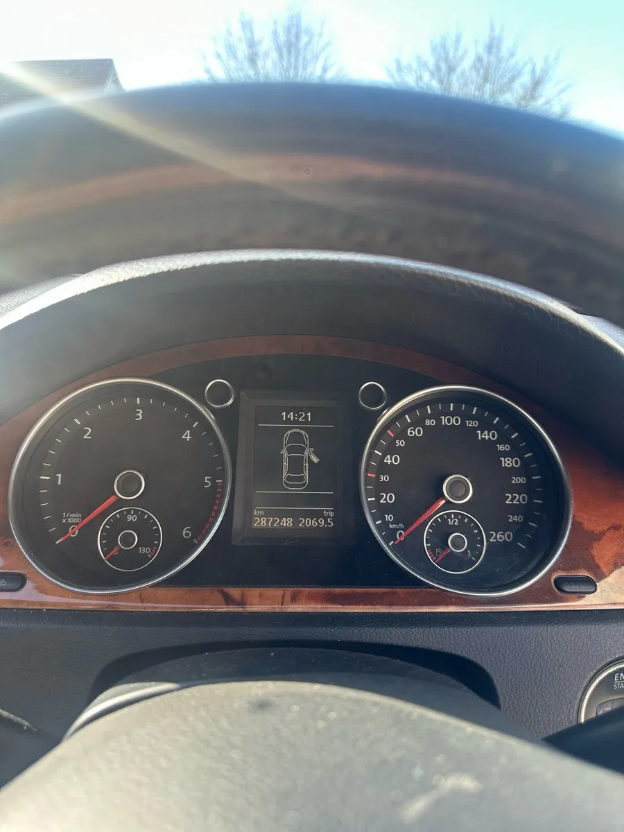 Volkswagen Passat 2.0 TDI (2009) - Image 2