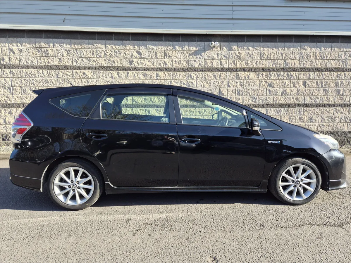 TOYOTA PRIUS ALPHA 2016/1.8 HYBRID/7 SEATER/AUTO - Image 4