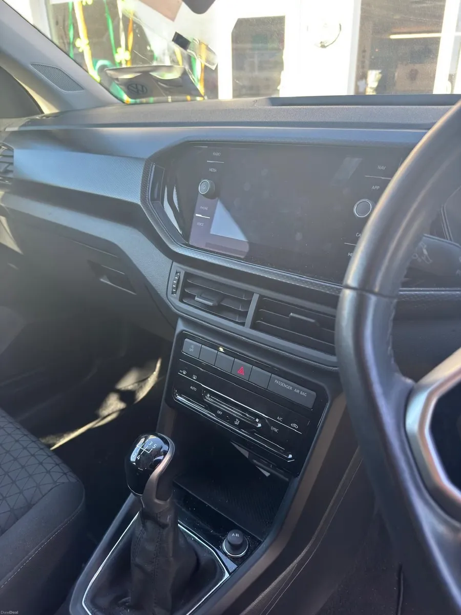 Volkswagen T-Cross 2022 - Image 2