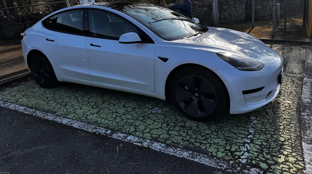 Tesla Model 3 2020 - Image 2