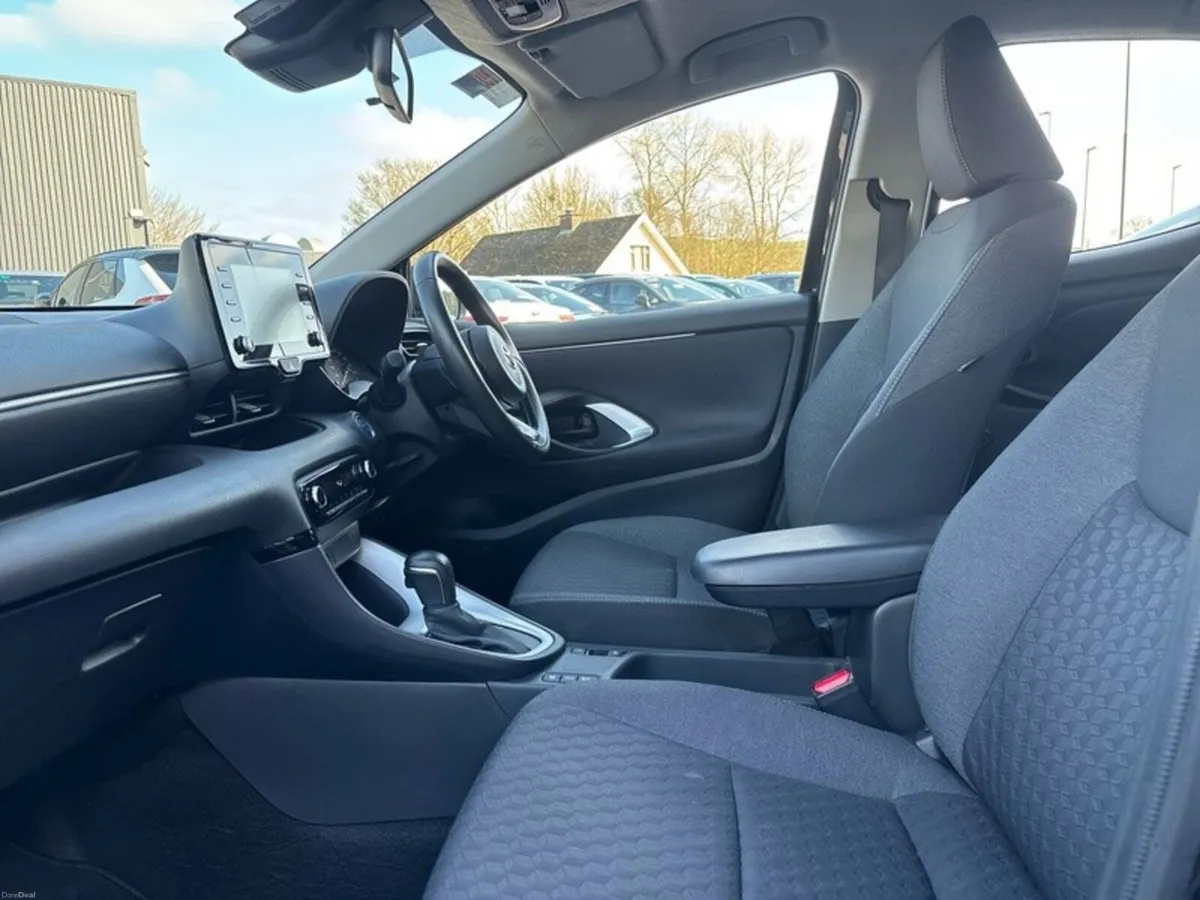 Toyota Yaris USED CAR SALE!! 1.5 HYBRID LUNA 4DR - Image 6