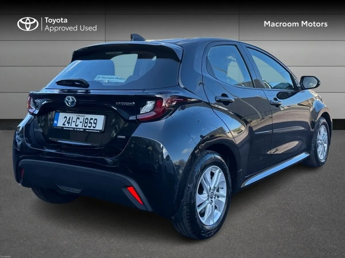 Toyota Yaris 1.5 HYBRID LUNA 4DR - Image 2