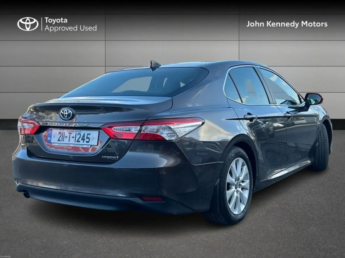 Toyota Camry HYBRID SOL - Image 2