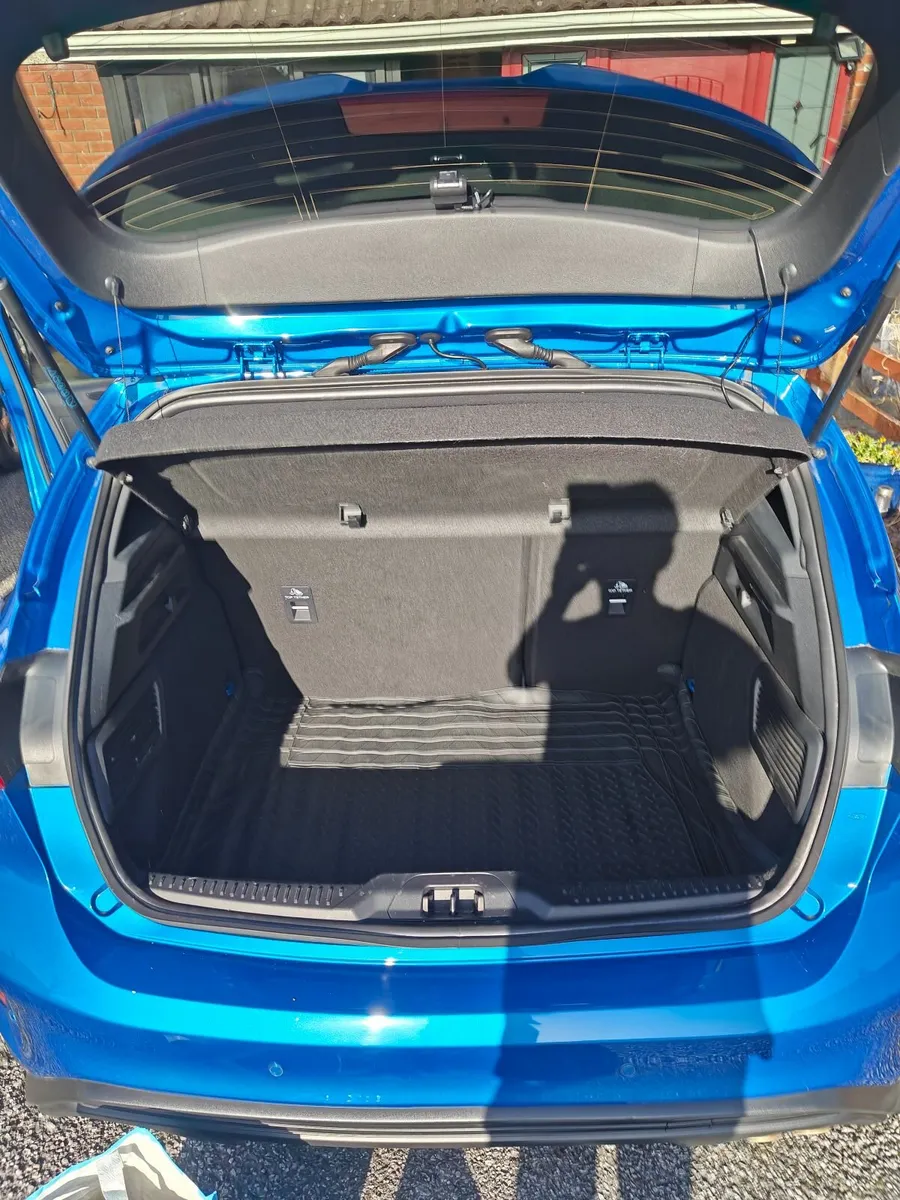 Ford Focus 2022 ST Line - Image 2