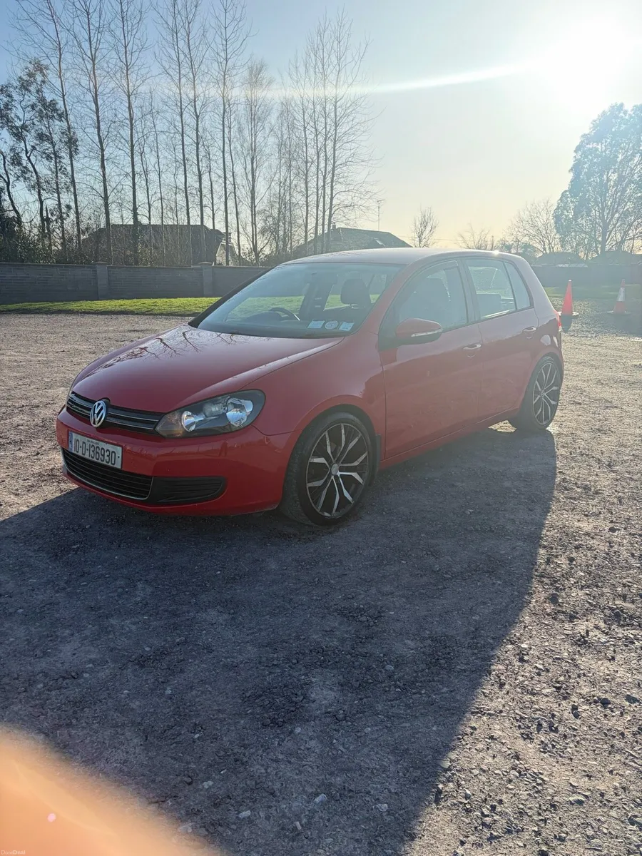 2010 Volkswagen Golf - Image 2