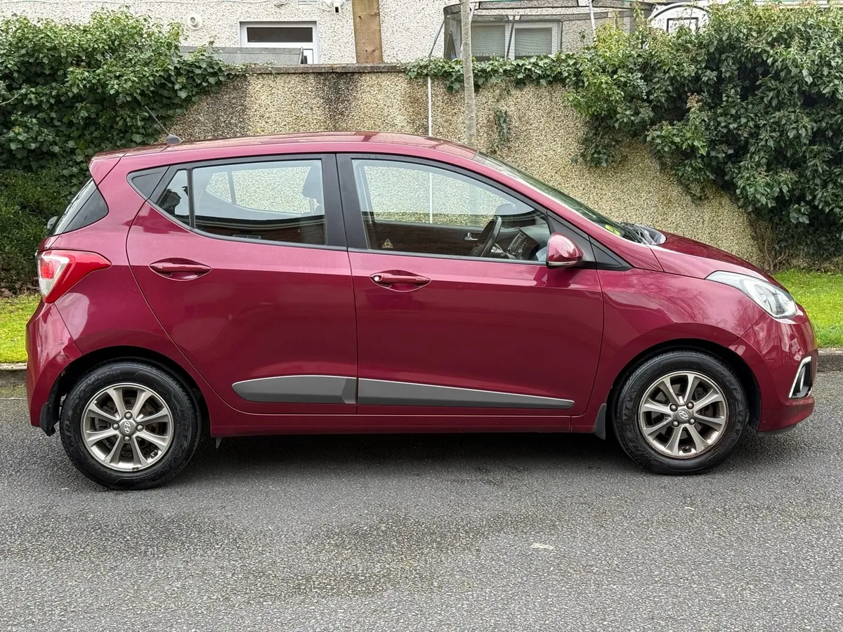 141 Hyundai i10 Deluxe Only 121kms NEW NCT 02/27 - Image 2