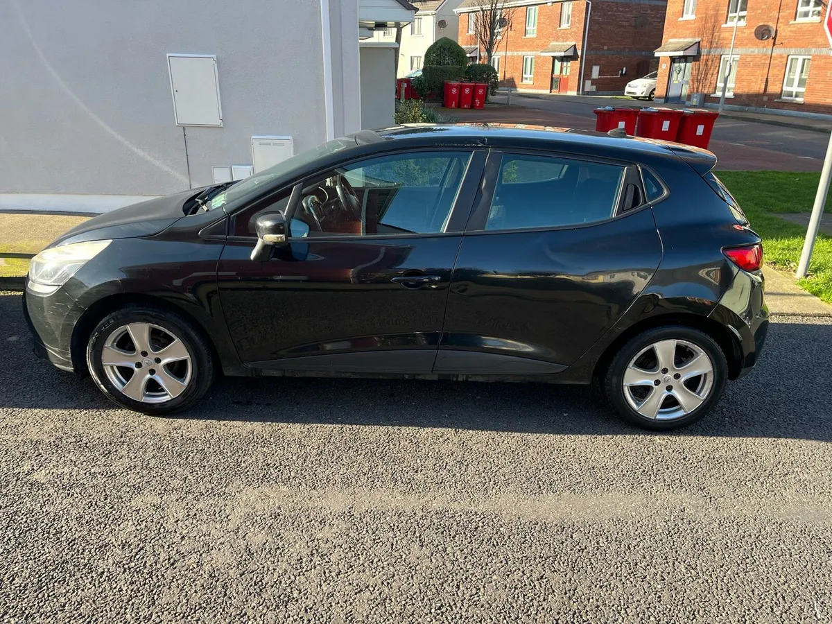 Renault Clio(Black) - Image 2
